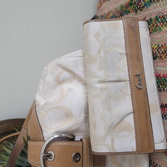 Coach Shoulder Bag And Wallet Set